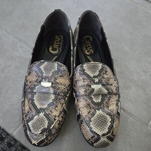 Snakeskin print penny loafer.